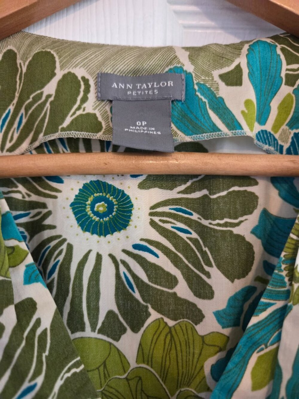 Ann Taylor Sleeveless Floral Top - Picture 2 of 6